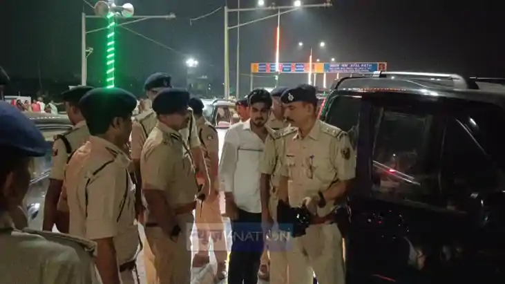 गिरफ्तार 