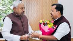 नीतीश नितिन नवीन 