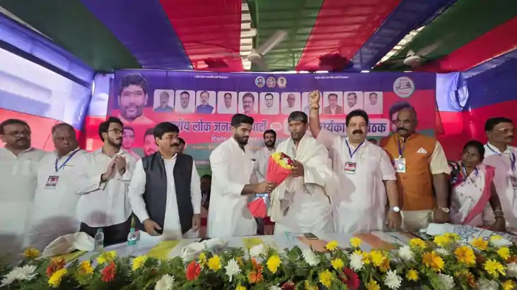 पशुपति पारस का राजनीति से संन्यास का संकेत! प्रिंस राज बने र