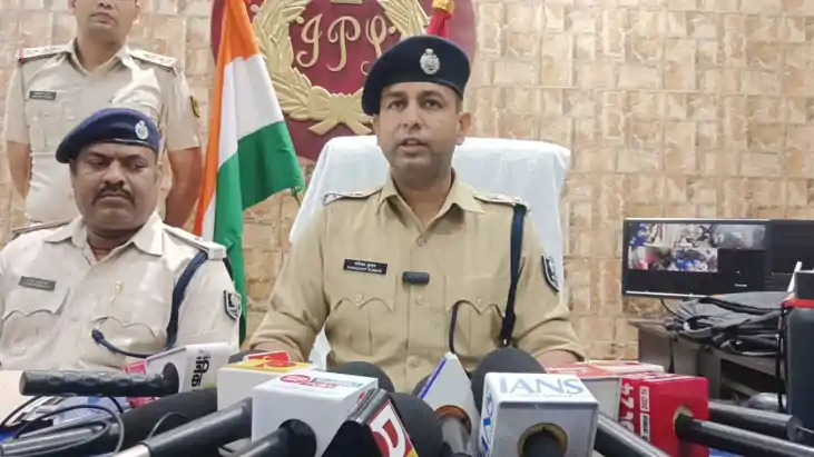 पटना में अंतरजिला वाहन चोर गिरोह का भंडाफोड़, 8 वाहनों के सा