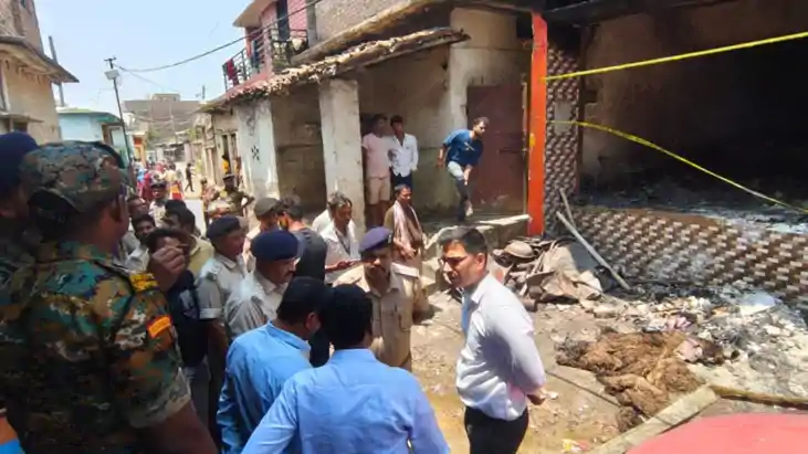 शॉट सर्किट से लगी आग में 2 बच्चा सहित तीन की जलने से हुई थी 