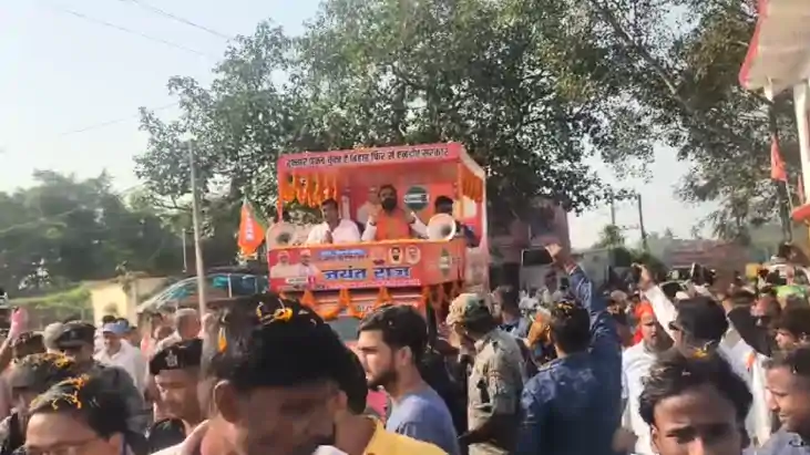 Bihar Election 2025 : बांका में आयोजित रोड शो में शामिल हुए 