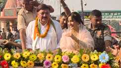 Bihar Election 2025 : बॉलीवुड अभिनेत्री नेहा शर्मा ने भागलपुर में किया रोड शो, पिता अजीत शर्मा के लिए मांगा लोगों से समर्थन