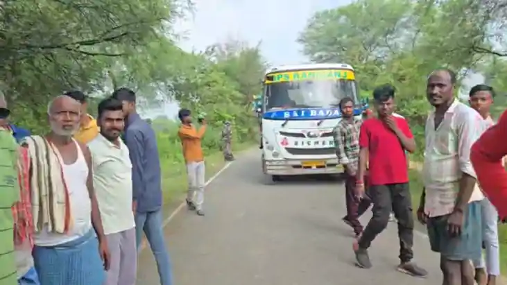 Bihar Crime News : निजी स्कूल बस ड्राइवर को बाइक सवार बदमाशो Bihar Crime News : निजी स्कूल बस ड्राइवर को बाइक सवार बदमाशो