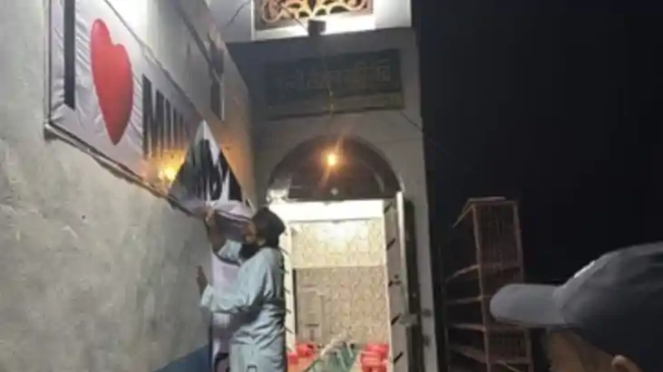 I Love Muhammad poster:मस्जिद में ‘आई लव मुहम्मद’ पोस्टर लगा I Love Muhammad poster:मस्जिद में ‘आई लव मुहम्मद’ पोस्टर लगा