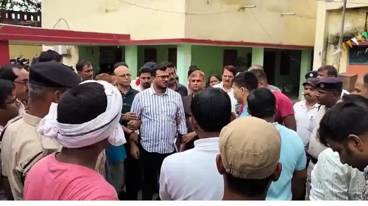 Bihar News : निगरानी की टीम ने घुसखोर सीओ और डाटा इंट्री ऑपर Bihar News : निगरानी की टीम ने घुसखोर सीओ और डाटा इंट्री ऑपर