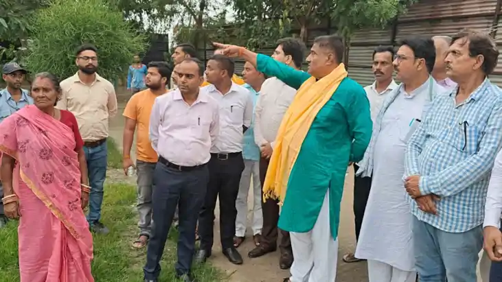 रौतिनिया डंपिंग यार्ड की बदबू से परेशान ग्रामीणों की शिकायत 