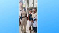 पटना ट्रैफिक पुलिस की सतर्कता : इनकम टैक्स गोलंबर पर भटका 5 साल का मासूम सोनू सुरक्षित मां से मिला
