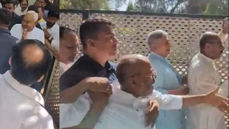 huge uproar in Delhi in front of Nitish Kumar 