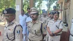 खाकी पर दाग लगाने वालों की खैर नहीं: फलका कस्टडी डेथ में IG का महा-एक्शन, दो और पुलिसकर्मी सस्पेंड; उपद्रवियों पर भी कड़ा प्रहार