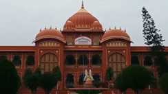 LNMU के कर्मचारियों ने खोला मोर्चा: 15 अप्रैल तक काली पट्टी बांधकर करेंगे विरोध, 17 को विवि मुख्यालय पर 'हल्ला बोल'