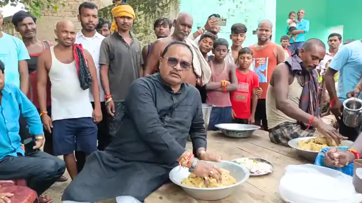 Bihar Politics : सोया रहता है अजय मंडल...उसकी एक रखैल है.... Bihar Politics : सोया रहता है अजय मंडल...उसकी एक रखैल है....