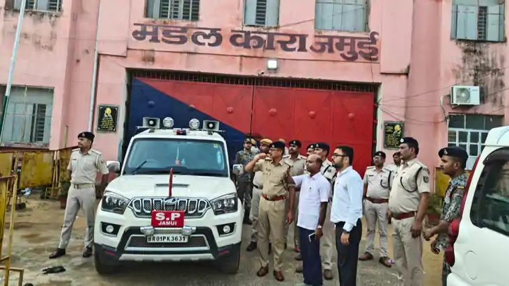 Bihar News : जमुई मंडल कारा में एसपी के नेतृत्व में हुई छापे Bihar News : जमुई मंडल कारा में एसपी के नेतृत्व में हुई छापे