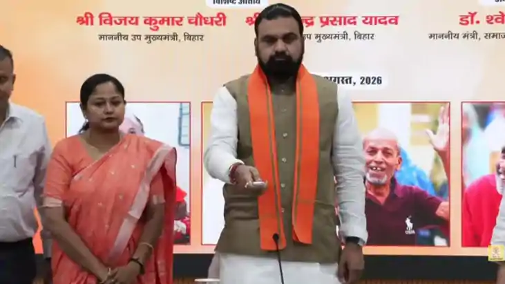 Bihar CM Transfers 1423 Cr Pension to 97 84 Lakh Beneficiari
