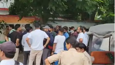 BPSC कार्यालय के बाहर असिस्टेंट इंजीनियर अभ्यर्थियों का जोरदार हंगामा, रिजल्ट आने के एक साल बाद भी बहाली नहीं होने से आक्रोश