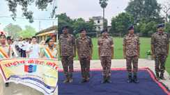Bihar News : 47वीं बटालियन CRPF परिसर में 'वंदे मातरम्' का हुआ सामूहिक गान, एनसीसी कैडेटों ने निकाली तिरंगा यात्रा