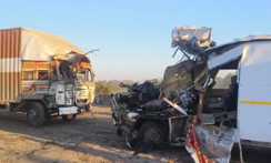 पुलिस के बम निरोधक दस्ते को तेज रफ्तार कंटेनर ने मारी टक्कर, ड्यूटी से लौट रहे 4 पुलिस जवानों की दर्दनाक मौत, JCB से काटकर निकाले गए शव