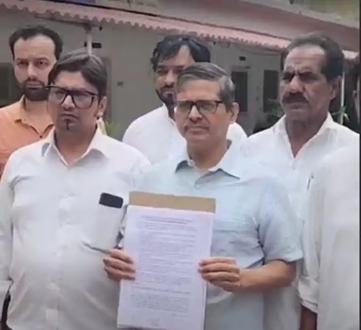 Ex ips arrest - आधी रात को पूर्व आईजी को चलती ट्रेन से उठा ल