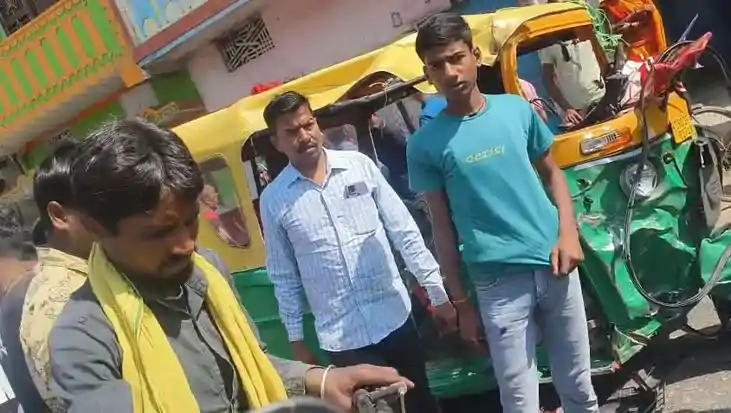 रोहतास में मौत का तांडव: बाइक और ऑटो की टक्कर में दो दोस्तों