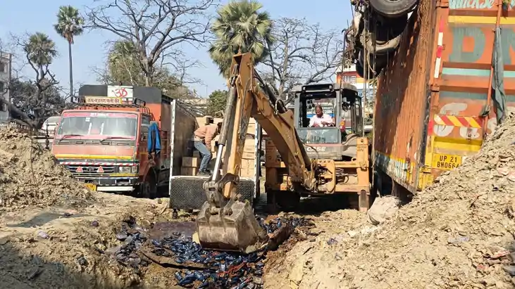 Bihar News : मुजफ्फरपुर में 'शराब' पर चला पुलिस का बुलडोजर, 