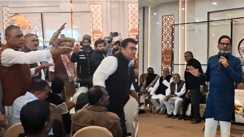 Bihar Politics : मोतिहारी में जन सुराज की बैठक में हंगामा, कार्यकर्ताओं ने कहा- 'दलालों से घिरे हैं प्रशांत किशोर'