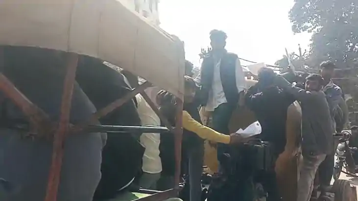 Bihar News : ऑटो चालकों की हड़ताल से छात्रों का भविष्य दांव 