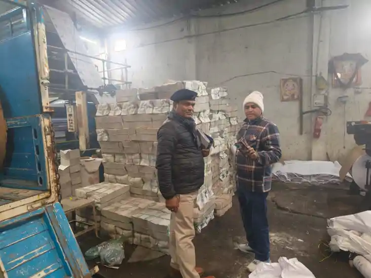 पकड़ा गया नकली किताबों का 'काला साम्राज्य': इंडस्ट्रियल एरिय