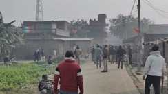 Bihar News : गोपालगंज में सनसनी ! युवक की गला दबाकर हत्या, आरोपी को बचाने के लिए पुलिस ने घर में किया कैद, उमड़ी भारी भीड़