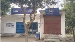 खाकी को खुली चुनौती! शातिर अपराधियों ने कटर से काटा एटीएम का शटर, 19 लाख की लूट से इलाके में दहशत