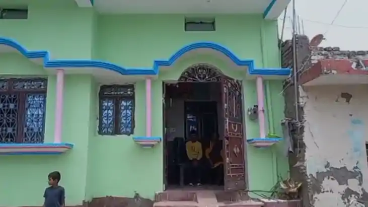 Bihar News : बिहार में युवती की खुदकुशी के बाद मंगेतर का पेड़ Bihar News : बिहार में युवती की खुदकुशी के बाद मंगेतर का पेड़