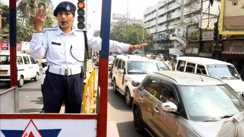 Traffic Rule : पटना में ट्रैफिक नियमों का उल्लंघन पड़ा भारी,  578 वाहन मालिकों का डीएल हुआ निलंबित, 900 वाहनों का रद्द हो सकता है रजिस्ट्रेशन 