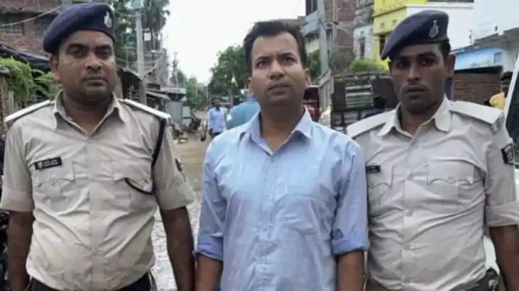 Bihar revenue department - जमीन की दाखिल खारिज के नाम पर 20 Bihar revenue department - जमीन की दाखिल खारिज के नाम पर 20