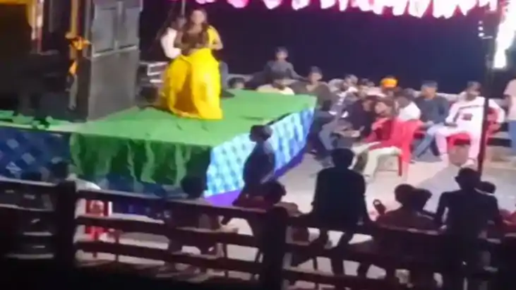 अब यही बाकी था! बिहार में सरकारी पुल बन गया कम्यूनिटी हॉल, ब अब यही बाकी था! बिहार में सरकारी पुल बन गया कम्यूनिटी हॉल, ब