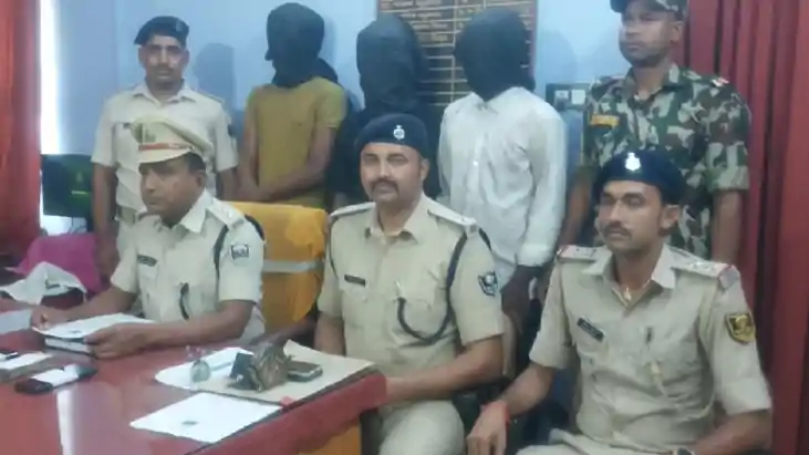 Bihar looted gang arrest - लूट की बाइक के साथ तीन सड़क लुटेरे Bihar looted gang arrest - लूट की बाइक के साथ तीन सड़क लुटेरे