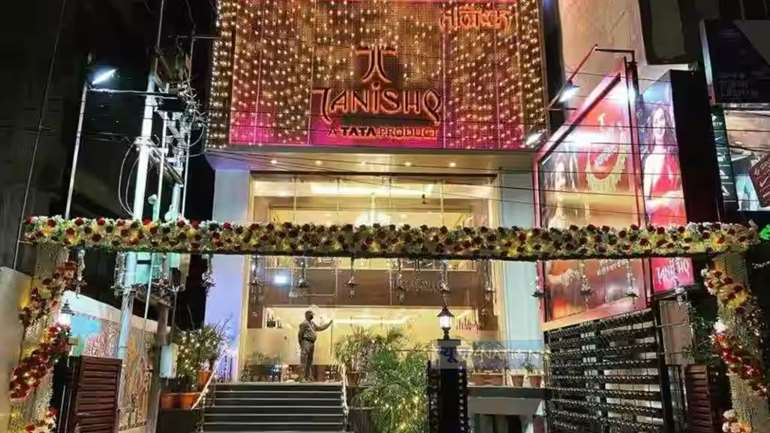 Tanishq showroom 