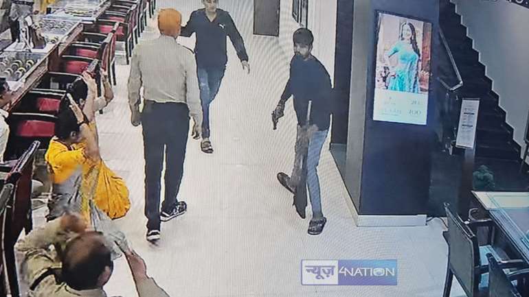 Bihar Tanishq Showroom Looted - तनिष्क शो रूम में 25 करोड़ की लूट में शामिल दो लुटेरों को पुलिस ने किया एनकाउंटर