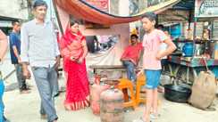 Bihar News : खगड़िया में रसोई गैस का गहराया संकट, एजेंसियों से खाली हाथ लौट रहे उपभोक्ता, रमजान में बढ़ी मुश्किलें