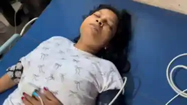 Bihar News : रील बनाने के चक्कर में ट्रेन से गंगा में गिरी छात्रा, नाविकों और एफ्कोन्स के कर्मियों ने बचाई जान