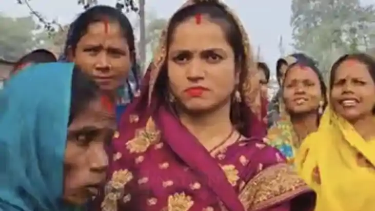 Samriddhi Yatra Jeevika Didis blocked the road