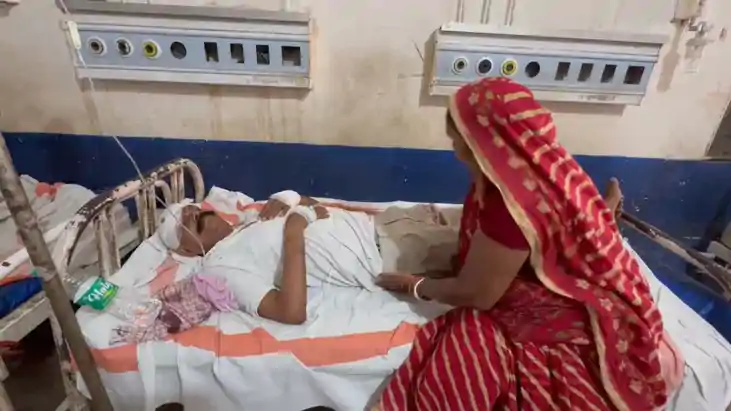 नवादा में बालू माफिया का दुस्साहस: अवैध बालू लदे ट्रैक्टर को