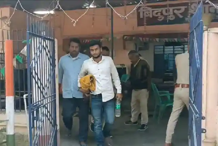 बॉयफ्रेंड की ब्लैकमेलिंग से परेशान युवती ने खुद को लगाई आग, 