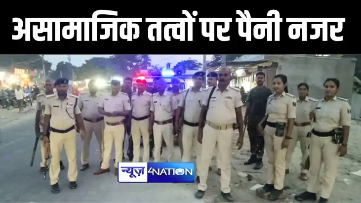 दुर्गा पूजा लेकर निकाला गया फ्लैग मार्च दुर्गा पूजा लेकर निकाला गया फ्लैग मार्च