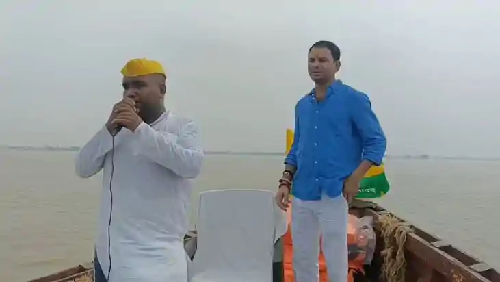 तेजस्वी पर भड़के तेज प्रताप, राघोपर में बोले विधायक को घर पर तेजस्वी पर भड़के तेज प्रताप, राघोपर में बोले विधायक को घर पर