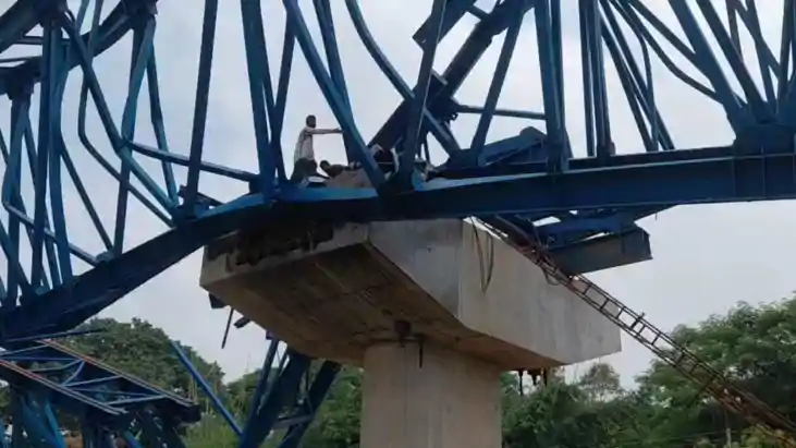 Bridge collapses in Lalganj