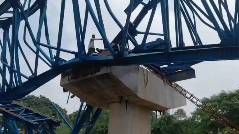 Bridge collapses in Lalganj