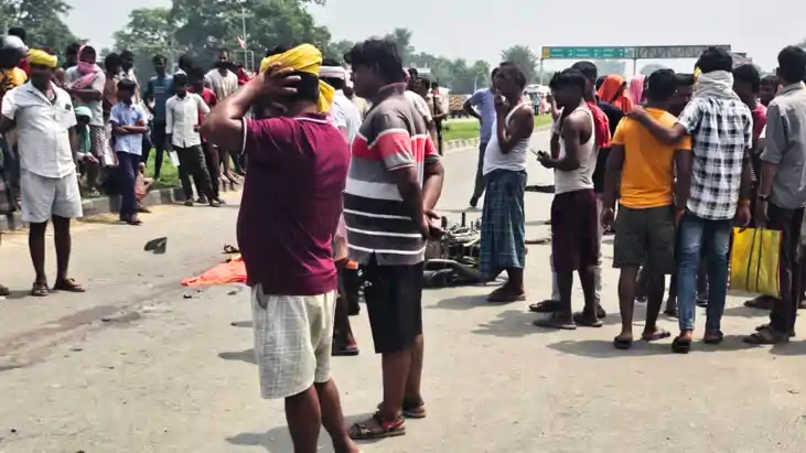 Bihar News : छपरा में बेकाबू ट्रक ने बाइक सवार को रौंदा, नवं