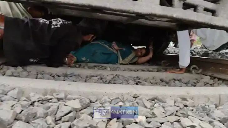Begusarai Woman Jump On Train