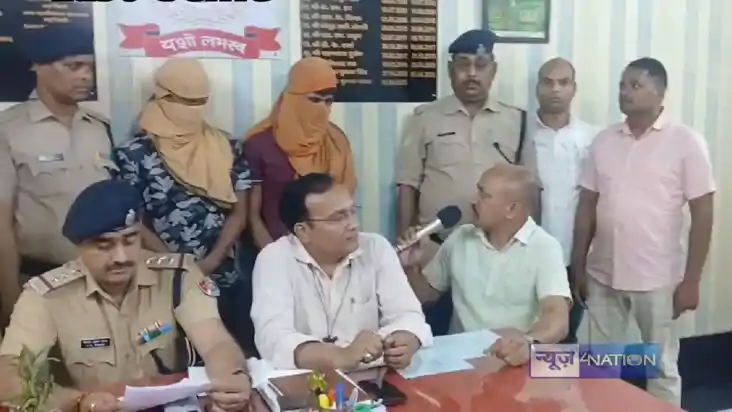 Reels video - रेलवे स्टेशन परिसर में रील्स वीडियो बनाना युवक