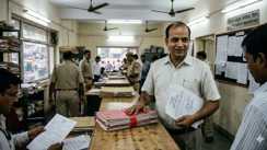 सिस्टम का खेल: भ्रष्टाचार के आरोपी इंस्पेक्टर पर विभाग मेहरबान, जेल से बाहर आते ही 'पुरस्कार' में मिली बहाली