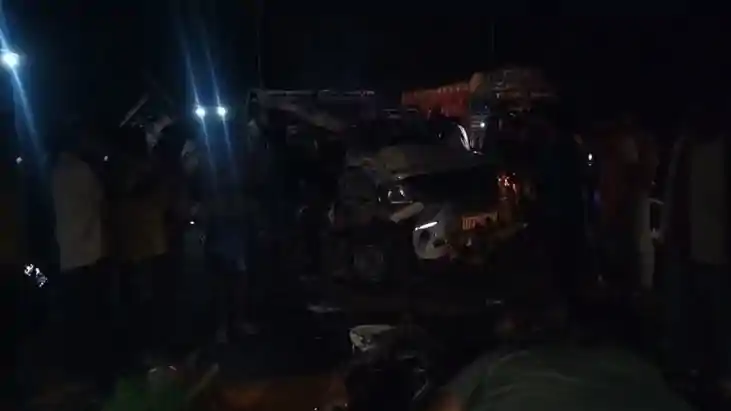 कटिहार में भीषण सड़क हादसा: बस और पिकअप की सीधी भिड़ंत में 9 